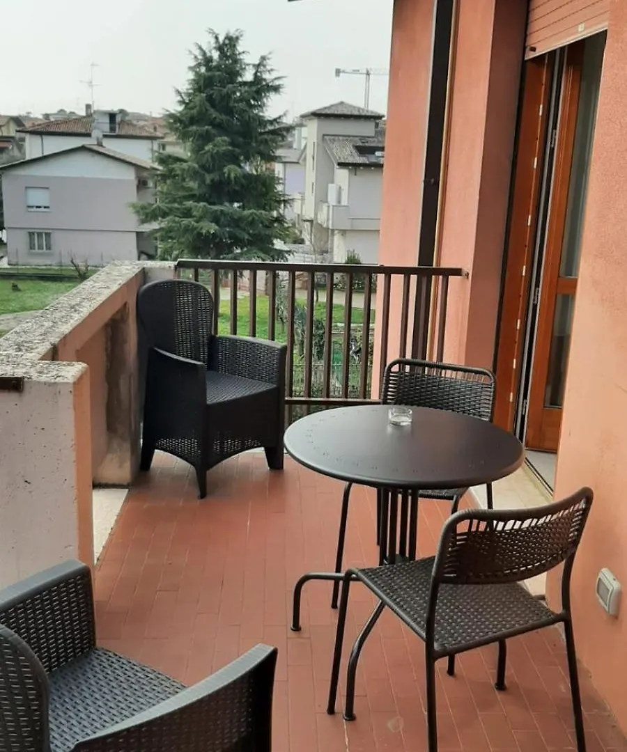 Residenza Dei Pini Apartment Desenzano del Garda 0*,
